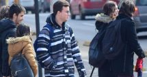 Stire din Cultură-Educație : Elevii, îngrijorați de soarta colegilor lor care fac naveta la școală