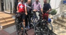Stire din Social : Pedalând de-a lungul Dunării! Trei elvețieni, "evadați" la Constanța