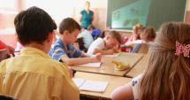Stire din Social : Mâini băgate pân-la coate în buzunarele părinților.  Fondul școlii, ce facem cu fondul școlii?