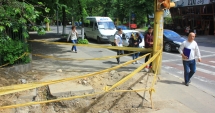 Stire din Social : Pericol de moarte pe trotuarele din Constanța! Gropile lăsate de muncitori, capcane pentru pietoni