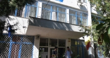 Stire din Eveniment : Scandal la Liceul "Virgil Madgearu". Profesoară lovită cu pumnul și cu catalogul în cap