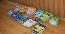 Stire din Cultură-Educație : A dat Domnul! Elevii de clasa a V-a primesc, în sfârșit, manualele
