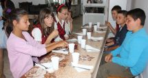 Stire din Cultură-Educație : Masa caldă în școli e, deocamdată, rece și doar pe hârtie!