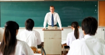 Stire din Cultură-Educație : Profesorii vor să iasă mai devreme la pensie și cer o nouă lege pentru cadrele didactice