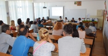 Stire din Cultură-Educație : Profesorii pensionari, greu de înlocuit la catedră