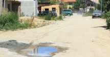 Stire din Social : Gropi, praf și mulți nervi, în cele mai noi cartiere ale Constanței