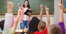 Stire din Cultură-Educație : Toamna vine cu vești proaste în învățământ: tăieri  de posturi și salarii ciuntite