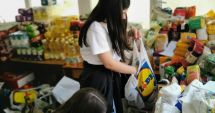 Stire din Cultură-Educație : Bucuria de a dărui, lecție învățată an de an de elevii de la Școala „Gheorghe Țițeica”