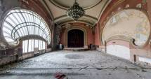 Stire din Social : Distrugerea Cazinoului Constanța, surprinsă  de un fotograf francez