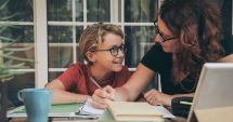 Stire din Cultură-Educație : Anul şcolar 2020 - 2021, an de sacrificiu. Scade calitatea învăţării?