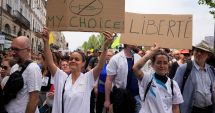 Stire din Actualitate : Francezii au protestat împotriva vaccinării şi certificatelor COVID-19