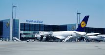 Stire din Actualitate : Trafic aerian suspendat pe aeroportul din Frankfurt după ce militanţii ecologişti au intrat pe pistă
