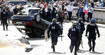 Stire din Actualitate : Franța, măturată de greve  și violențe de stradă