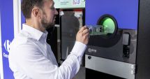 Stire din Eveniment : Fraudă uriașă în mai multe județe din țară. O grupare a inventat un sistem fictiv de reciclare a deşeurilor