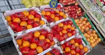 Stire din Eveniment : Fraudă alimentară! Hypermarketuri implicate în vânzarea de fructe falsificate