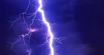 Stire din Eveniment : Vremea rea face ravagii / Doi bărbaţi au murit, după ce au fost loviţi de fulger!
