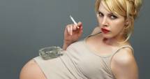 Stire din Sănătate : Fumatul în sarcină, otrava care provoacă boli cumplite copiilor