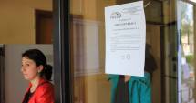 Stire din Social : Funcționarii publici, supărați că se amână creșterea salariilor