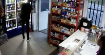 Stire din Eveniment : Bărbat devenit viral pe internet după ce a furat bere sub ochii vânzătoarei.”A dat omul bună ziua? A costat trei beri”