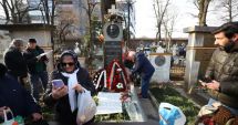 Stire din Social : Până și la mormântul lui Eminescu, în zi de sărbătoare, cineva s-a gândit să recurgă la un gest fără cuvinte