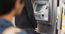 Stire din Eveniment : Atenție de unde scoateți bani de la bancomat! Un tânăr a fost jefuit în plină stradă