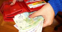 Stire din Eveniment : Femeie jefuită de 4.000 lei în cabina de probă a unui magazin