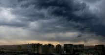 Stire din Social : Cod portocaliu de averse torenţiale şi grindină, pentru 16 judeţe!