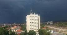 Stire din Social : Cod galben de ploi torențiale și grindină