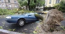 Stire din Actualitate : Furtuna "Zeus" a măturat Franța. Oameni morți și sute de mii de case afectate