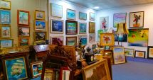 Stire din Cultură-Educație : Art Gallery vă prezintă expoziția „Roze și mărgăritare”