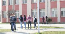 Stire din Cultură-Educație : Gata cu vacanța! Începe  semestrul al doilea și vin examenele