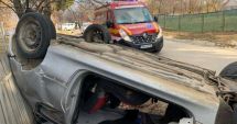 Stire din Eveniment : Un tânăr fără permis de conducere s-a răsturnat cu mașina. După ce a făcut o victimă, a fugit!