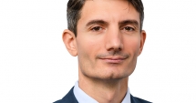 Stire din Politică-Administrație : "Vreau să păstrăm în țară cât mai mulți dintre tinerii profesioniști"