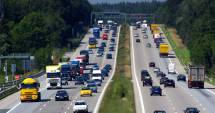 Stire din Eveniment : Germania a introdus taxă de drum  pentru șoferii străini