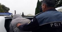 Stire din Eveniment : Bărbat dus la poliţie, după ce ar fi făcut gesturi obscene în faţa unei studente, în incinta unei universități