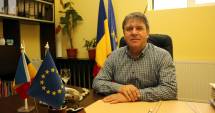 Stire din Politică-Administrație : Primarul Gheorghe Frigioi s-a mutat în sala de sport. Sediul primăriei va fi modernizat