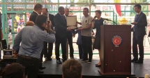 Stire din Sport : Gheorghe Hagi, alături de Centrul de Plasament "Micul Rotterdam"