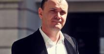 Stire din Politică-Administrație : Sebastian Ghiță, la mâna colegilor deputați