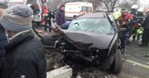 Stire din Eveniment : GRAV ACCIDENT RUTIER. Cinci victime, după ce autoturismul lor s-a lovit de un cap de pod