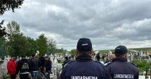 Stire din Eveniment : Au sfârâit grătarele într-un cimitir, de Paștele Blajinilor, apoi a plouat cu amenzi