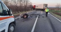 Stire din Eveniment : ACCIDENT RUTIER.  O victimă, în urma coliziunii dintre un TIR şi un autoturism