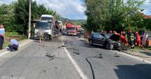 Stire din Eveniment : ACCIDENT GRAV, DUPĂ UN IMPACT FRONTAL! O femeie şi un copil, victime