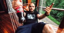 Stire din Eveniment : Guess Who, prins cu cocaină în toaletă la Untold, imediat după susținerea concertului