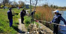 Stire din Social : Cauciucuri, beton de la construcții și lăzi de bere, recuperate din Lacul Tăbăcărie