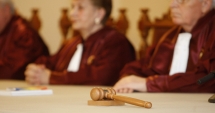 Stire din Social : Adio creșteri salariale la bugetari? Guvernul atacă la CCR toate "pomenile electorale"