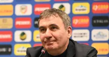 Stire din Sport : Gheorghe Hagi a stabilit lotul pentru meciul cu Georgia. Cine sunt jucătorii rămași la Mogoșoaia