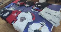 Stire din Eveniment : Haine contrafăcute, de vânzare pe plaja din Eforie Nord