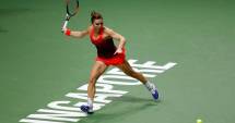 Stire din Sport : Final de meci. Cum s-a încheiat partida dintre Simona Halep și Maria Șarapova