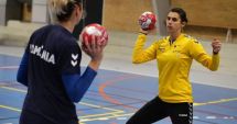 Stire din Sport : Handbal, echipa naţională / Denisa Dedu și Cristina Laszlo, antrenamente alături de colegele lor