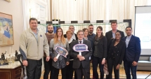 Stire din Sport : Federația Română de Handbal, premiată de ambasadorul Franței la București
